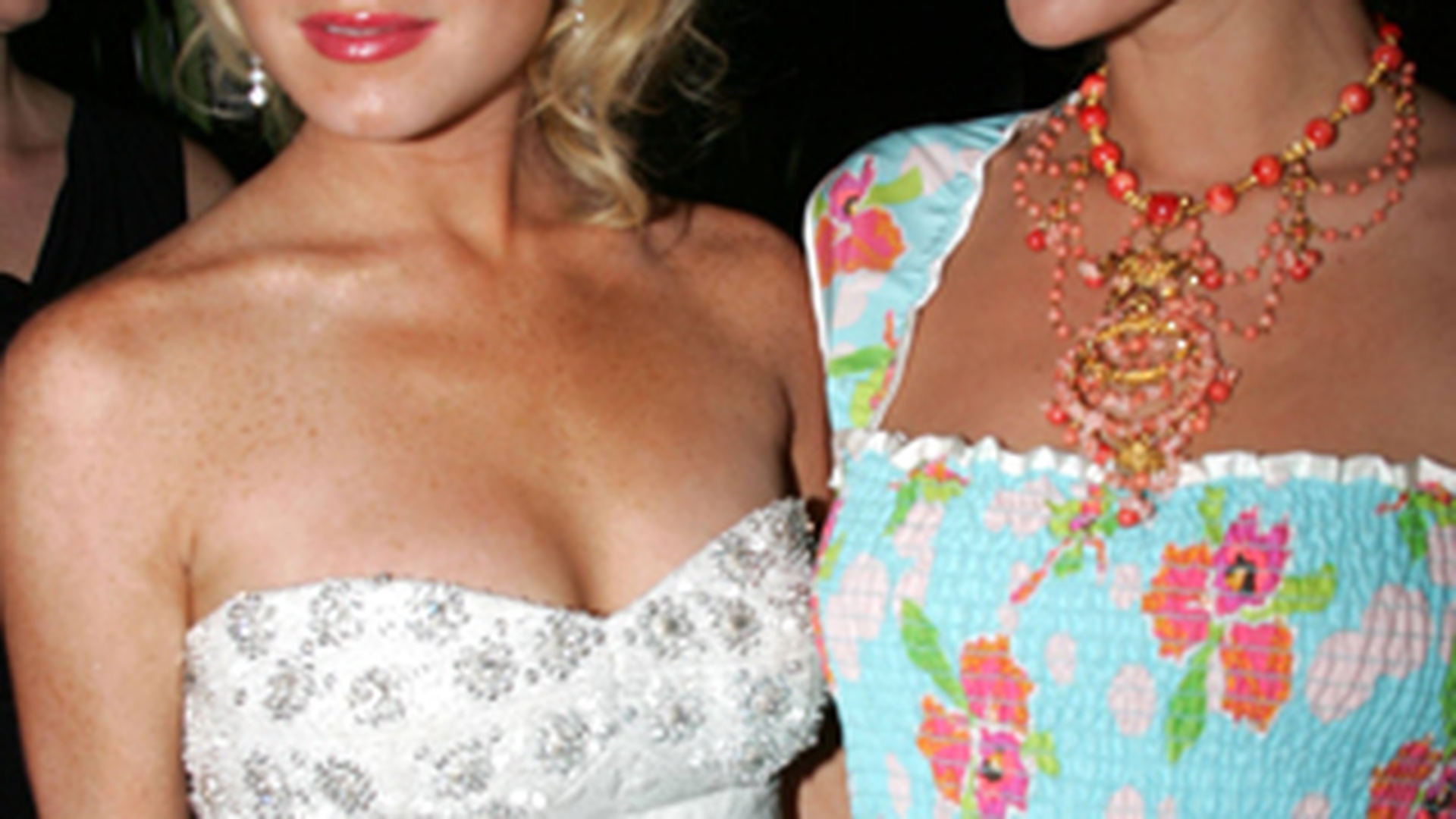Lindsay Lohan si Paris Hilton s-au reimprietenit! Au plecat impreuna in vacanta!