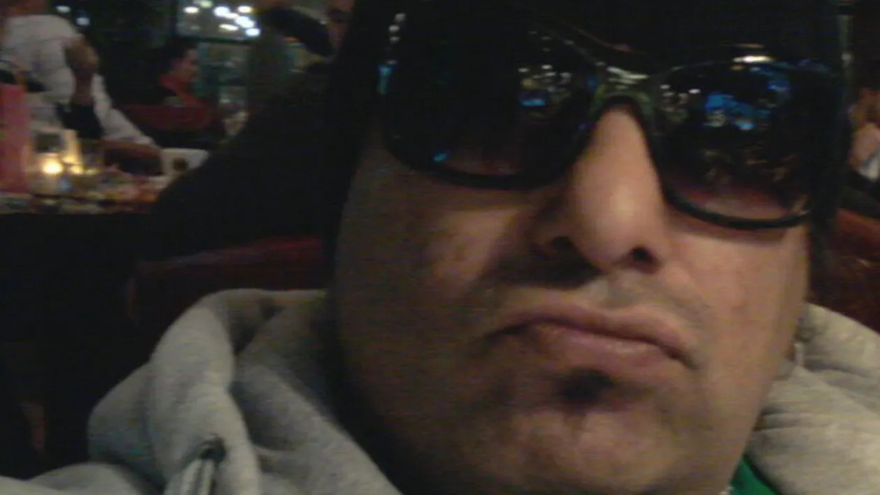 Uita-te bine la cantaretul asta! Il cunosti cu siguranta, i-ai fredonat piesele, dar a ajuns de nerecunoscut!