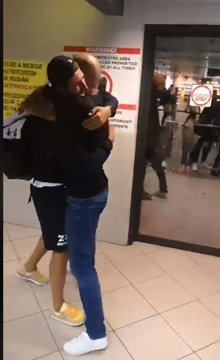 Primele imagini cu Cătălin Cazacu în România! Cine a fost colega „faimoasă” care l-a așteptat la aeroport