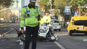 Accident pe Calea Victoriei! Un taximetrist a lovit un agent de poliţie