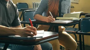 Haos la Evaluarea Națională. Platforma Ministerului Educației a cedat, oamenii au fost blocați în școli ore întregi