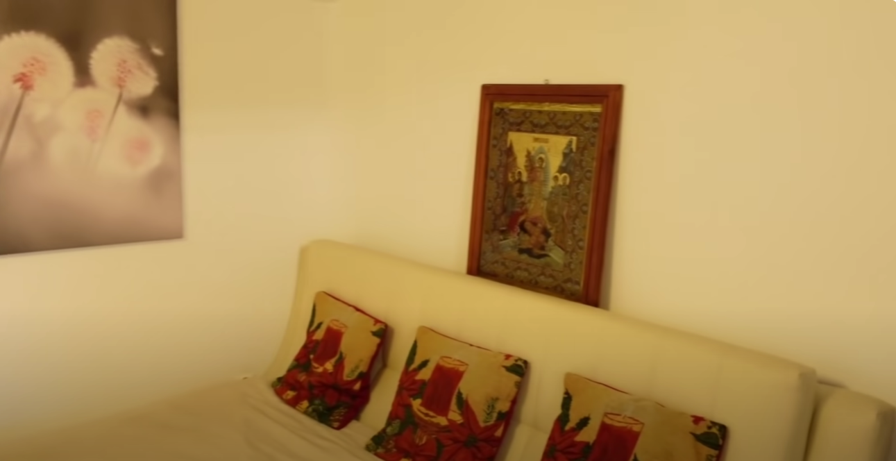 Nea Mărin locuiește într-o vilă de 200.000 de euro/ Sursa foto: Captură video