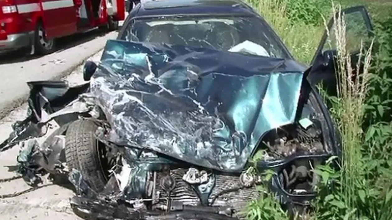 Un fotbalist din Romania se zbate intre viata si moarte dupa un accident INGROZITOR! Iubita sa si fratele ei au murit pe loc!
