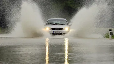 Avertizare cod galben de ploi torentiale si vijelii in aproape toata tara, pana vineri la pranz