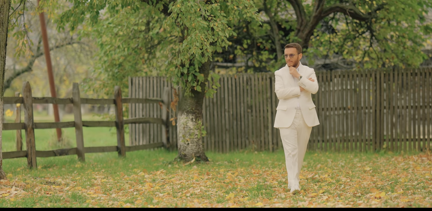 Scandal monstru cu Florin Cercel! A filmat un videoclip în curtea unei biserici și…