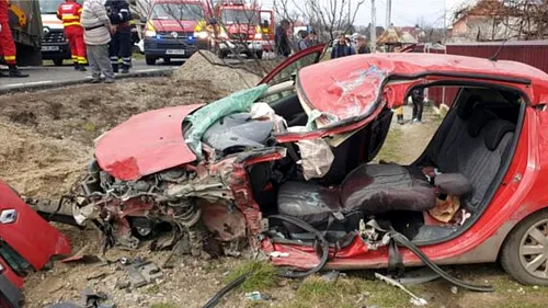 Tragedie pe șosea în Suceava! Un bărbat a murit, iar o tânără este în stare gravă