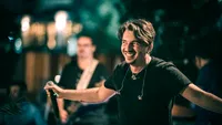 Alex Vasilache, solistul trupei JukeBox, este primul artist care s-a vaccinat împotriva coronavirusului