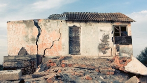 Doua case au fost avariate de o tornada in Serbia