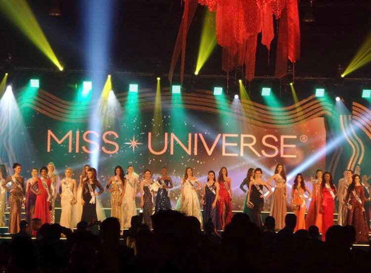 Reprezentanta României la Miss Universe 2017, gafă de proporţii la proba costumului de baie! Cum a apărut tânăra pe scenă