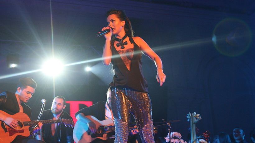 Inna, intre elegant si indraznet. Si-a aratat sanii, insa a dat-o in bara! Vezi de ce a fost considerata „prost imbracata”