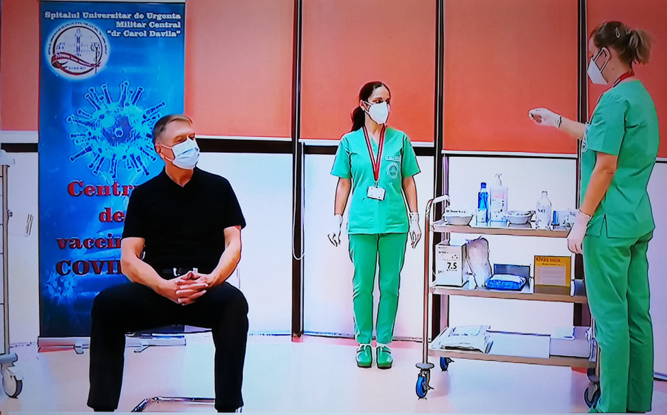 Klaus Iohannis s-a vaccinat! Cum a reacționat președintele României GALERIE FOTO