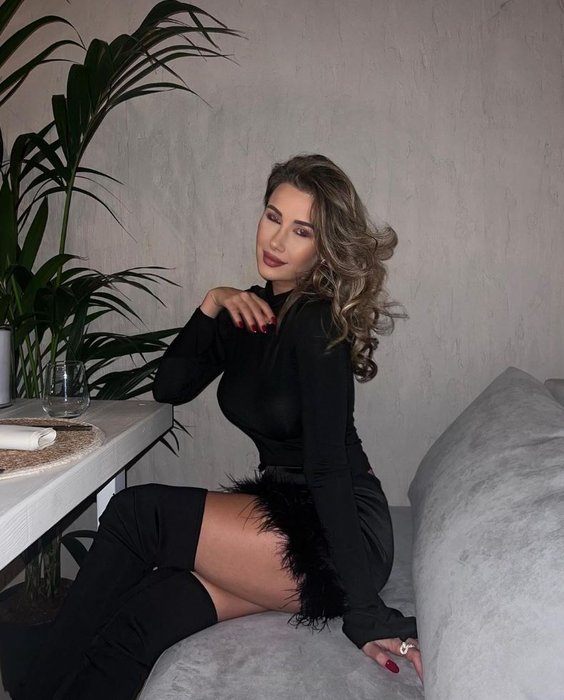 Antonela Pătruț este noua iubită a fostului patron de la CFR Cluj (Foto: Instagram)