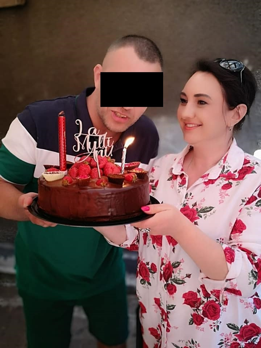 Laura, alături de "jumătatea" ei (Foto: Facebook)
