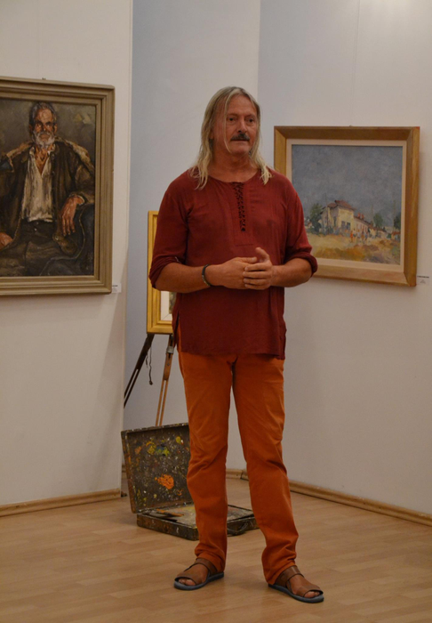 Pictorul Mihai Șerbănescu, inițiatorul evenimentului care a făcut și mai cunoscută Târgoviștea