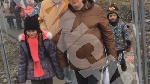Irinel, un tata model! Isi trateaza fiica exact ca pe o printesa. O ia de la scoala cu limuzina VIDEO