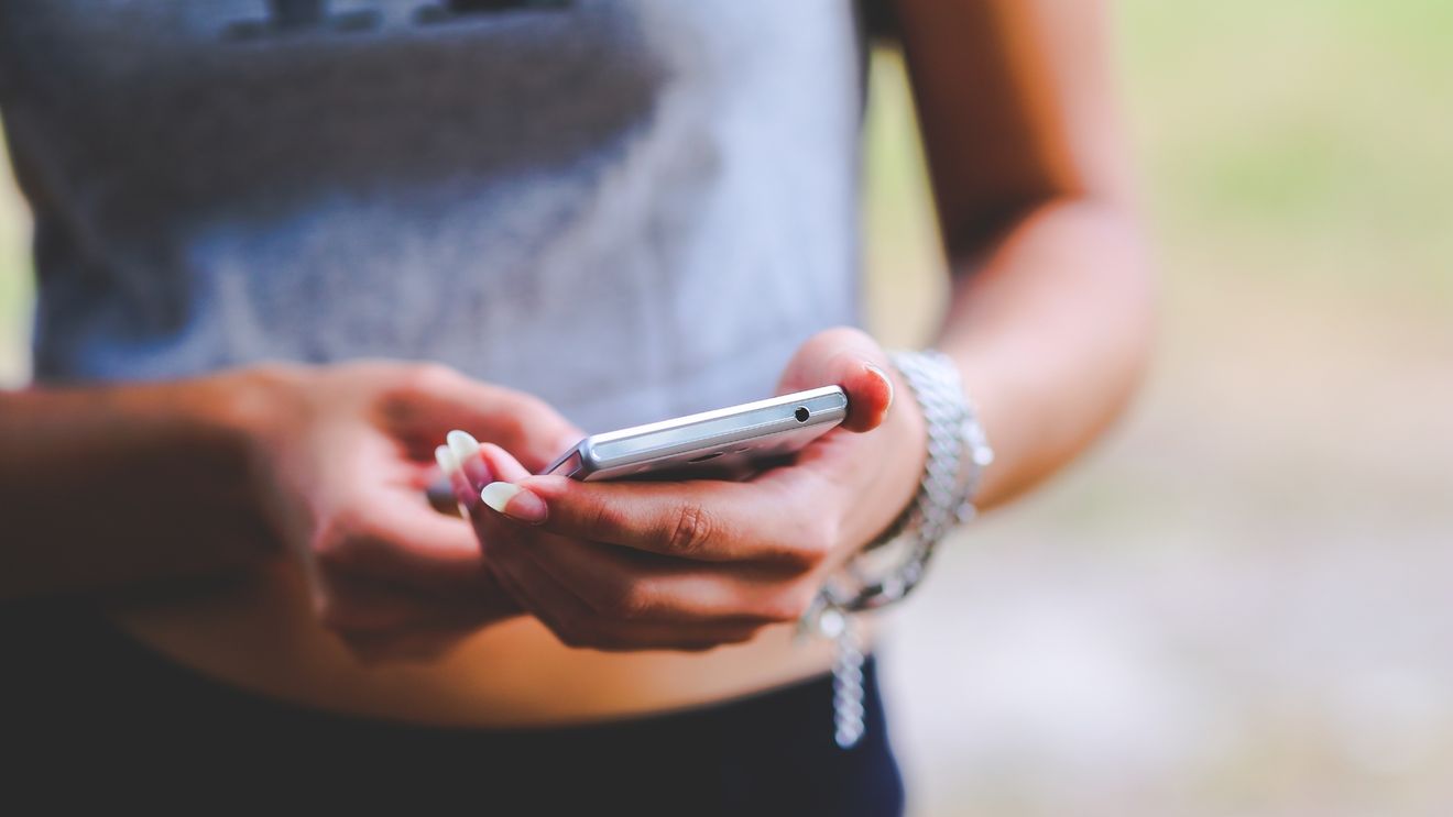 Şi-a chemat iubitul de pe Tinder în vizită, dar a făcut o descoperire cât se poate de şocantă după ce acesta a plecat. A pus rapid mâna pe telefon şi a sunat la Poliţie