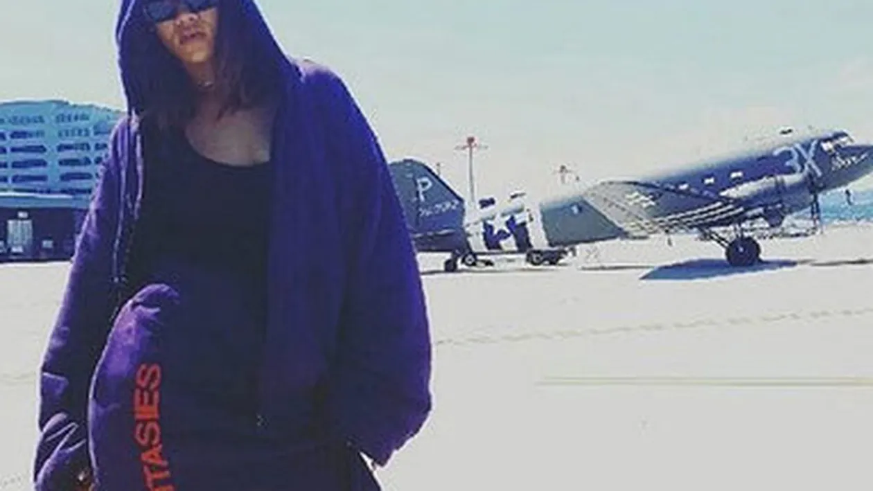 VIDEO! RIHANNA şi-a arătat lenjeria intimă pe scenă! Fanii au rămas cu gura căscată când au văzut asta