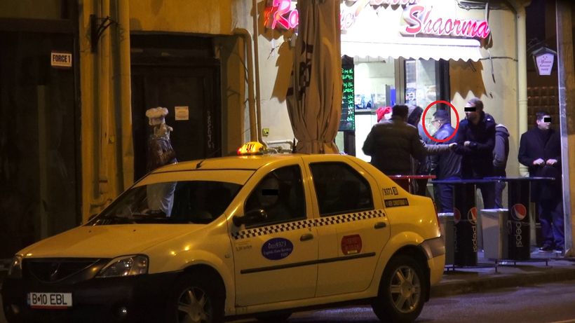 S-a sarutat cu o blonda in club, dar s-a „racorit” cu o shaorma. Vezi cum a petrecut in weekend fostul iubit al Innei