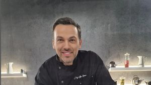 Câte clase și ce studii are Ștefan Popescu, juratul de la Chefi la cuțite. Care este meseria lui de bază, de fapt