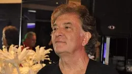 Viața tumultoasă a lui Iulian Mugurel Vrabete de la Holograf. Părăsit de amanta cu 32 de ani mai tânără, se împăcase cu soția după un episod controversat