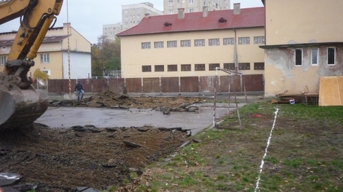 Păpuşa romilor are soţ! Cuplul Barbie - Ken, ameninţat de Lulica şi Bărculică