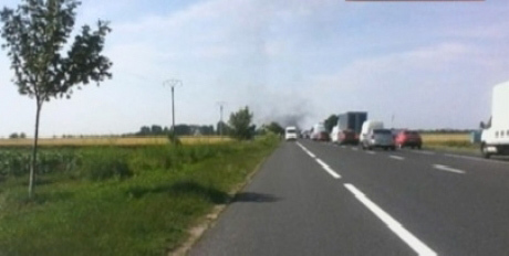 Un camion cu 800 de butelii a explodat la Mihăileşti!
