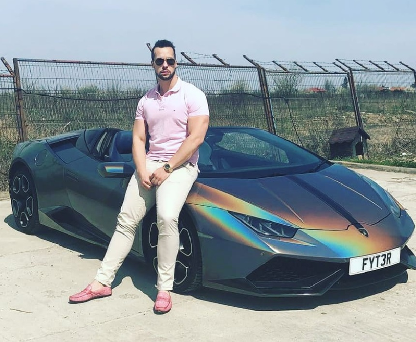 Tristan Tate, pus la punct de o tânără: ”Este complet inutil să porți masca asta de băiat bogat și plin de succes”
