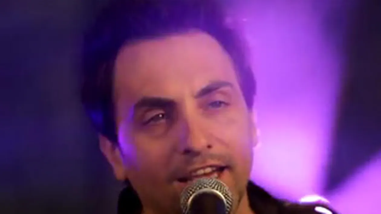 Antract a scos o noua piesa: Dezbraca-te de tine! Ascult-o aici