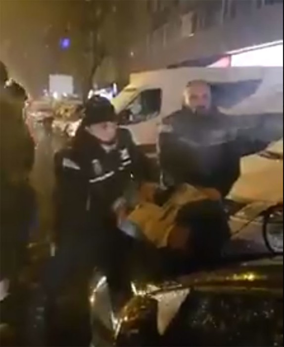 Rupt cu bătaia de bodyguarzi, după ce a pierdut la păcănele! Reacţia oficială a Poliţiei