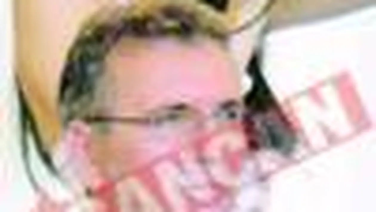 Petre Roman si iubita lui au chefuit cu un mahar dubios