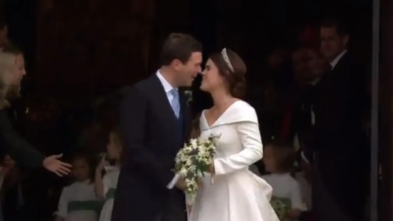 Nuntă mare în familia regală a Marii Britanii! Prințesa Eugenie s-a căsătorit cu un om de afaceri. Primele imagini de la fericitul eveniment