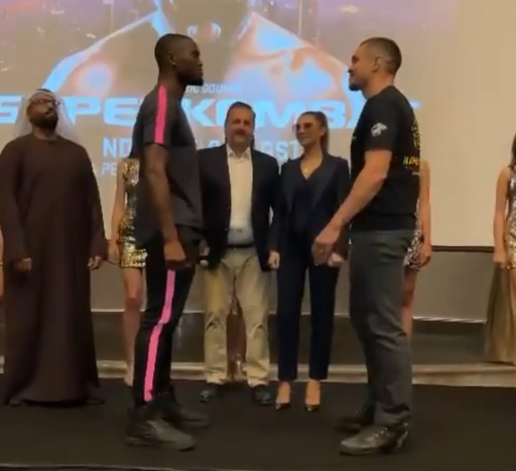 Anamaria Prodan îşi trăieşte viața de femeie liberă în Dubai! Cum a fost surprinsă sexy impresara alături de musculoșii Superkombat
