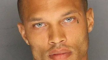 El este prizonierul TOP-MODEL! Toate femeile sunt innebunite dupa el: Dumnezeule, e asa de frumos ca iti vine sa-l mananci!