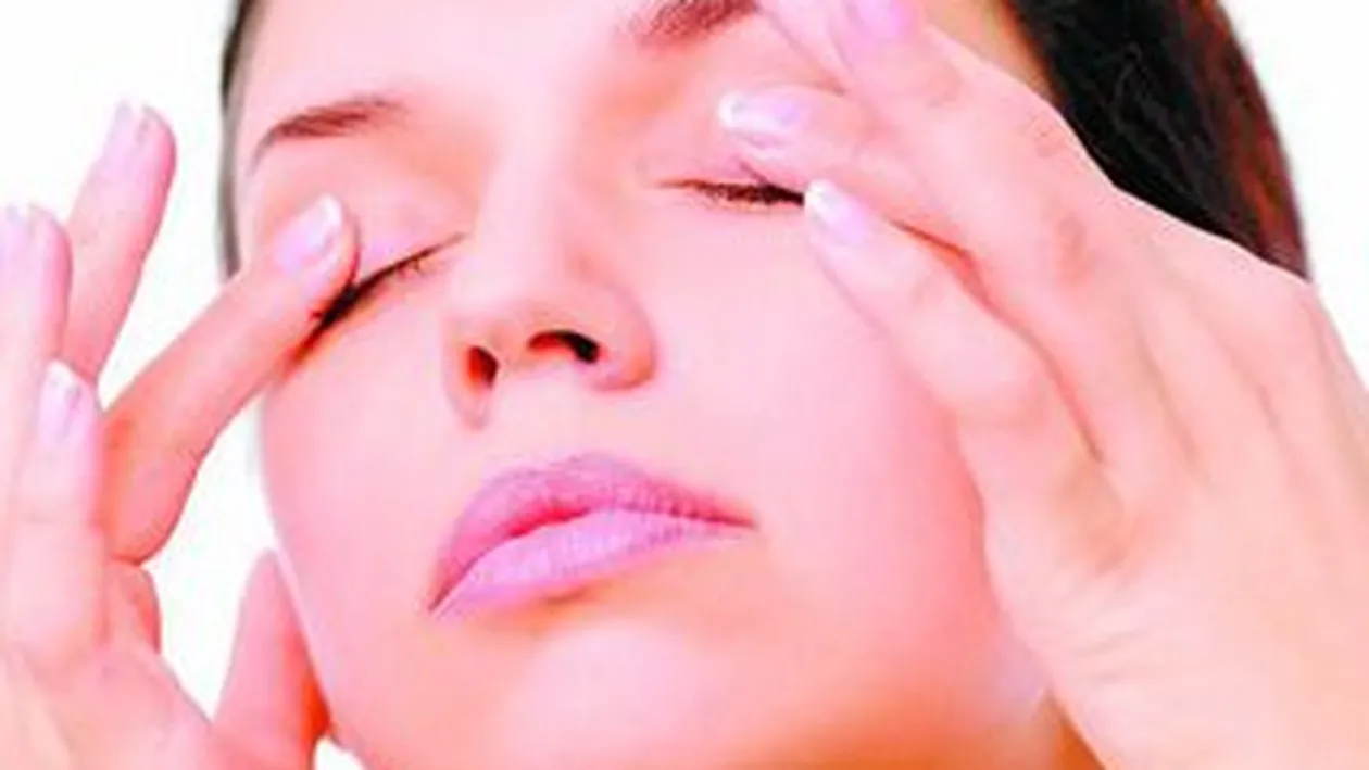 Scapa de cearcane prin masaj!