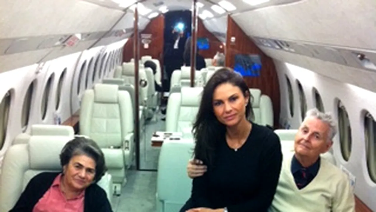 Ramona Badescu isi plimba parintii cu avionul privat: Am planuit aceasta surpriza de cateva saptamani