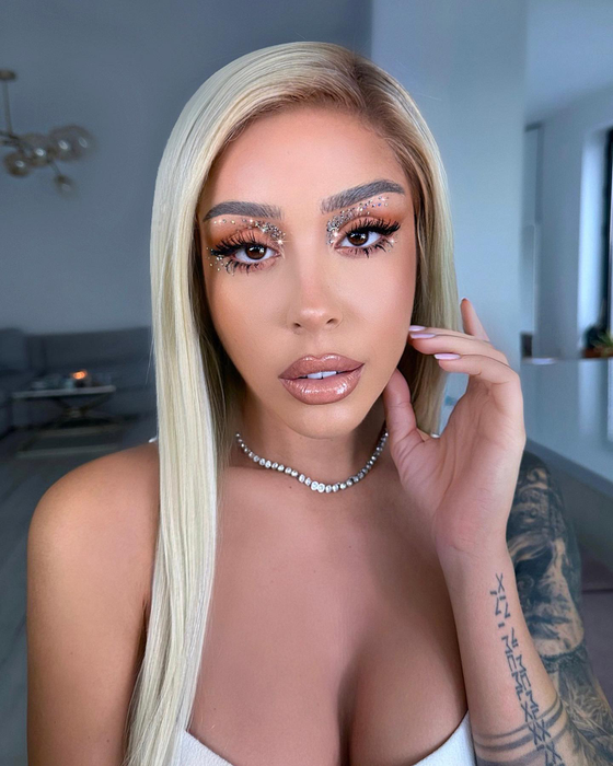 Ema Uta are in portofoliul de make-up unele dintre cele mai mari vedete ale României (Foto: Instagram)