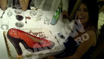 Petrecere discreta pentru Ioana Visan de ziua onomastica! Romanca lui Berlusconi a avut tort in forma de pantof