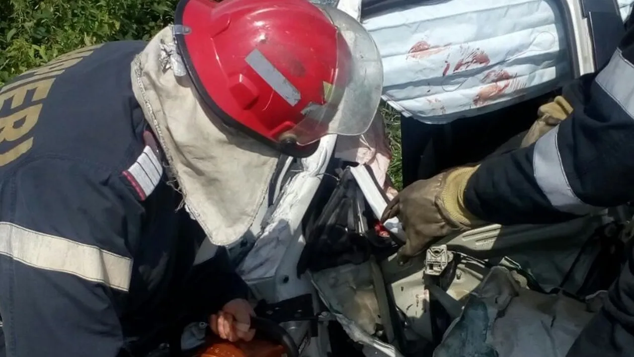 Două accidente grave în județul Arad, un om a murit, alți doi au fost răniți