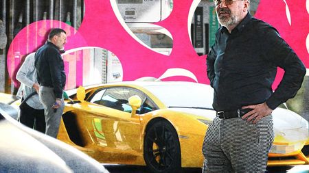 Milionarul român cu mașini de 2 mil. € și-a tras Aventadorul la pompă! Cât l-a costat ”plinul” pentru Lamborghini-ul de 400.000 €