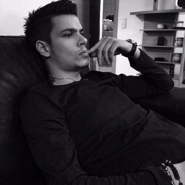 Gino Iorgulescu este îndrăgostit lulea de Simona Iacob.