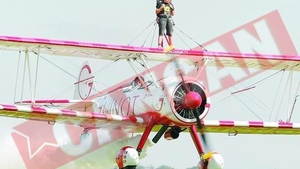 Zboara calare pe avion!