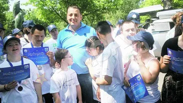 Stefan Florescu sprijina copiii si tinerii cu dizabilitati