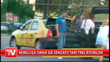 Bebelusa Oana le ofera senzatii tari trecatorilor