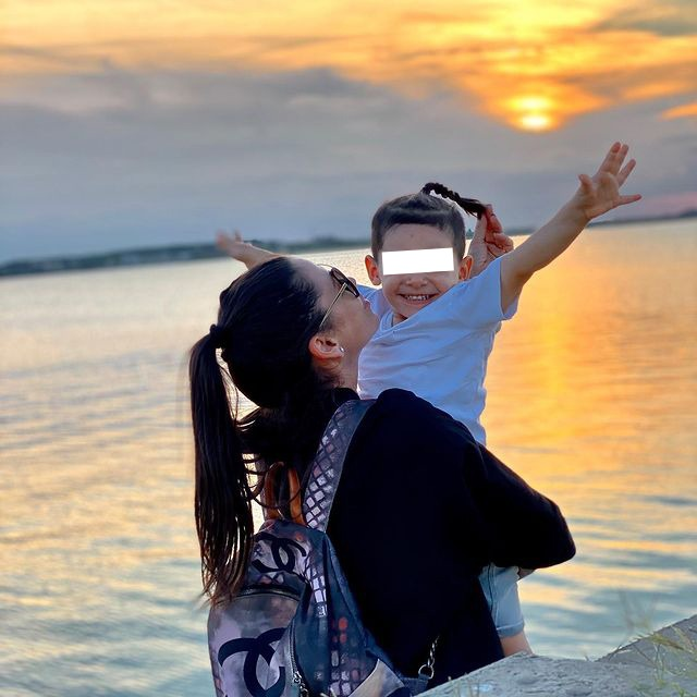 Roxana Vancea este mămică cu normă întreagă pentru Milan / Sursă foto: Instagram