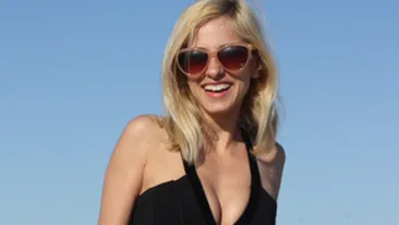 La noi ploua, iar Dana Rogoz face plaja! Uite cum arata in costum de baie, in Valencia!