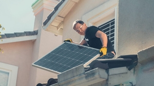 Cât costă să instalezi panouri fotovoltaice acasă. Cât economisești dacă le folosești