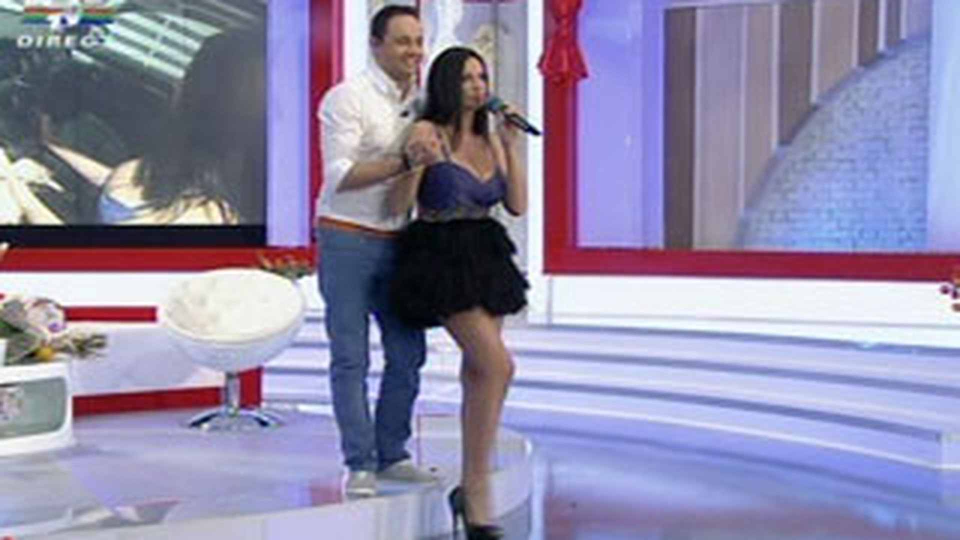 Maruta a dezbracat-o pe Nicoleta Luciu in direct! Uite ce reactie a avut vedeta cand s-a vazut dezgolita!