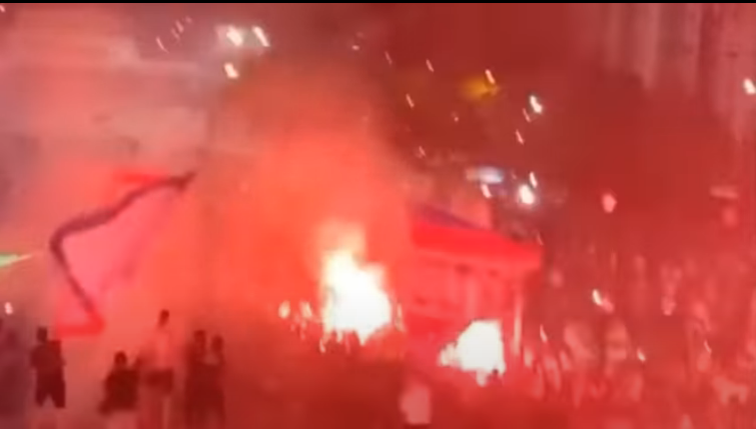 Ciocniri violente între suporteri și poliție pe străzile Parisului, după eșecul PSG-ului cu Bayern! VIDEO