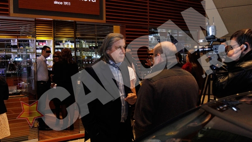 Ilie Năstase, impatimit al tigarilor de foi! Campionul a fost prezent la deschiderea magazinului Davidoff din Băneasa!