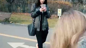 VIDEO EXCLUSIV: CRISTINA ICH şi CORINA, apariţii senzuale în parc, apoi…  Nimeni nu se aştepta la ceea ce a urmat!